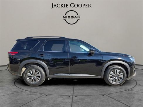 Certified 2024 Nissan Pathfinder SV image 6