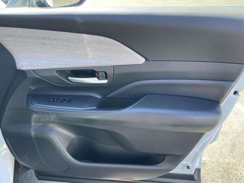 Used 2025 Toyota Grand Highlander AWD image 48