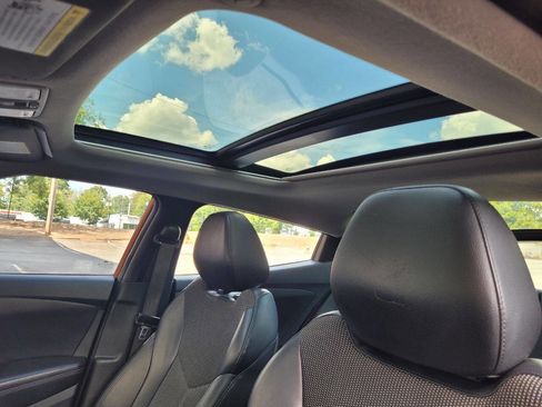 Used 2013 Hyundai Veloster w/ Style Pkg image 7