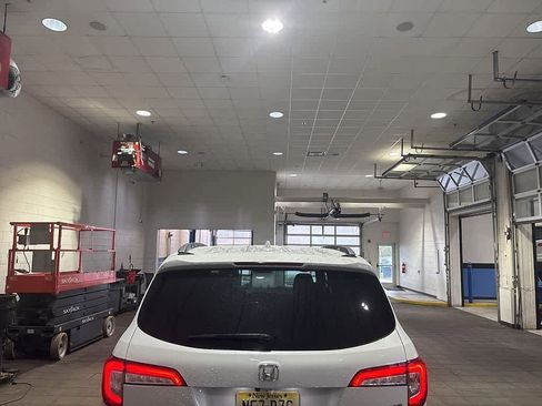 Used 2021 Honda Pilot Touring image 6