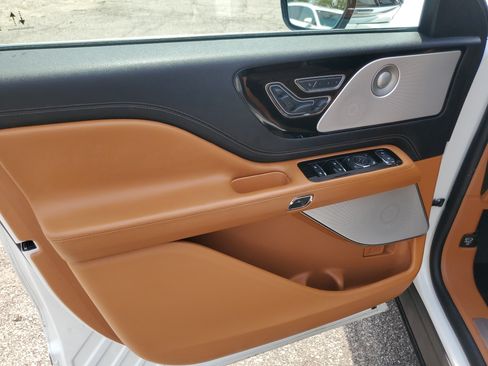 Certified 2022 Lincoln Aviator Black Label w/ Dynamic Handling Package AWD/4WD image 10