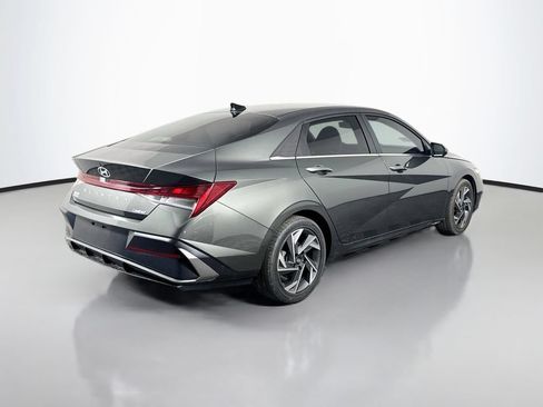 Used 2025 Hyundai Elantra Limited FWD image 6