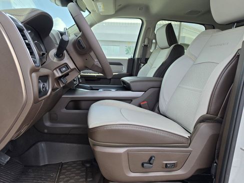New 2026 RAM 2500 Laramie AWD/4WD image 14