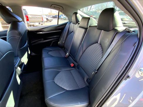 Used 2024 Toyota Camry SE image 19