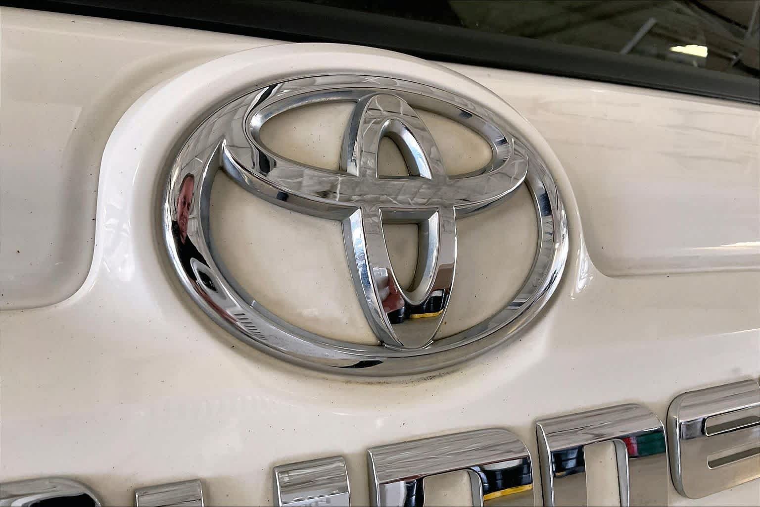 Used 2020 Toyota 4Runner SR5 Premium RWD image 30