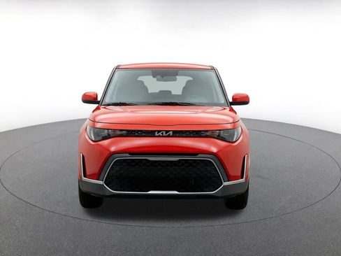Used 2025 Kia Soul LX w/ LX Technology Package FWD image 2