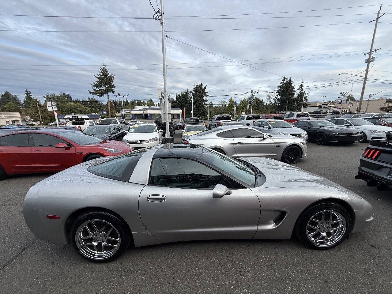 Used 2004 Chevrolet Corvette Coupe w/ Roof Package RWD image 6