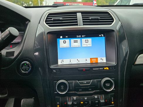 Used 2019 Ford Explorer XLT w/ Equipment Group 202A image 44