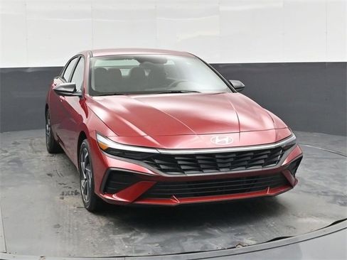 Used 2025 Hyundai Elantra SEL image 10