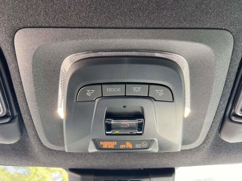 Used 2025 Toyota Corolla SE FWD image 21