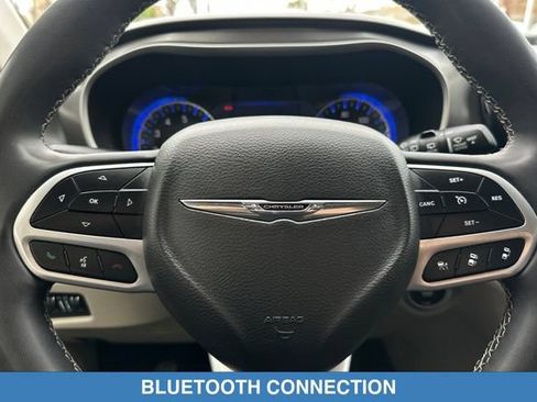 Used 2023 Chrysler Pacifica Touring-L FWD image 26
