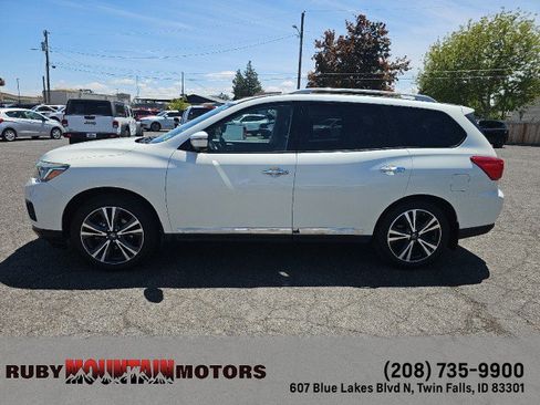 Used 2018 Nissan Pathfinder Platinum FWD image 4