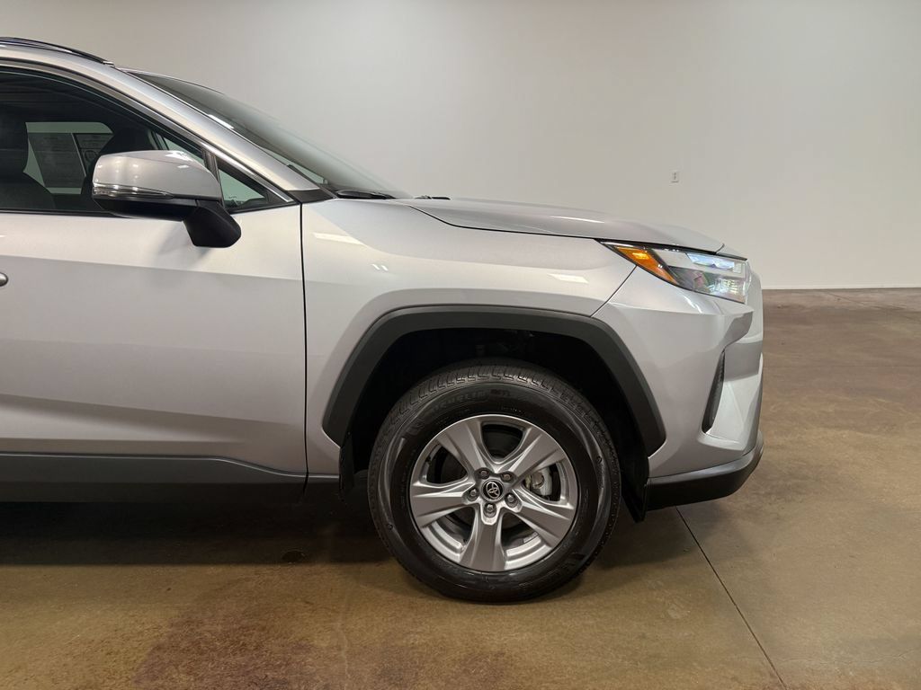 Used 2025 Toyota RAV4 XLE AWD/4WD image 31