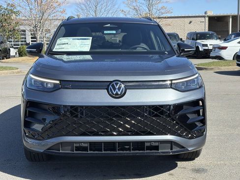 New 2026 Volkswagen Tiguan SE R-Line FWD image 8