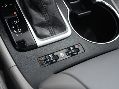 Used 2016 Toyota Highlander Limited Platinum image 16