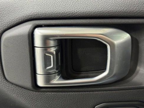 Used 2024 Jeep Wrangler Unlimited Sahara w/ Technology Group AWD/4WD image 25