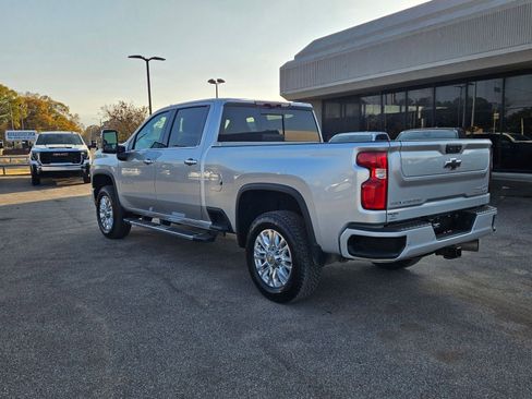 Used 2023 Chevrolet Silverado 2500 High Country image 3