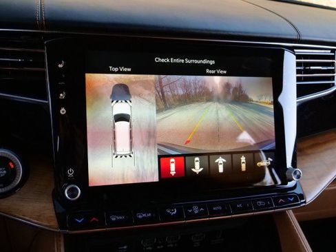 Used 2022 Jeep Grand Wagoneer Series III w/ Rear Seat Video Group 1 image 12