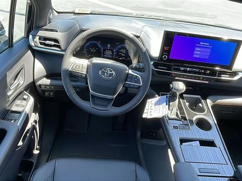New 2026 Toyota Sienna XLE Woodland Edition AWD/4WD image 13