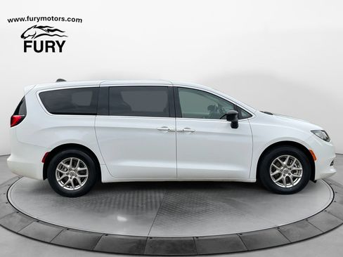 Used 2024 Chrysler Voyager LX FWD image 2