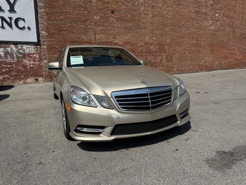 Used 2013 Mercedes-Benz E 350 BlueTEC Sedan image 2