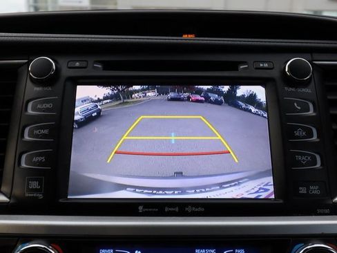 Used 2017 Toyota Highlander Limited image 8