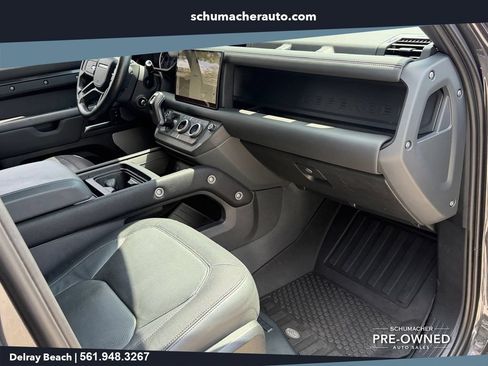Used 2023 Land Rover Defender 130 X-Dynamic SE AWD/4WD image 17