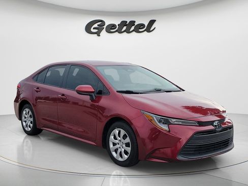 Used 2025 Toyota Corolla LE FWD image 3