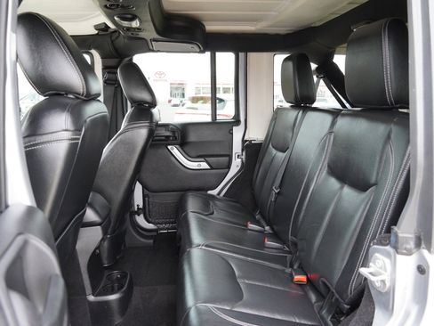 Used 2015 Jeep Wrangler Unlimited Sahara w/ Connectivity Group image 21