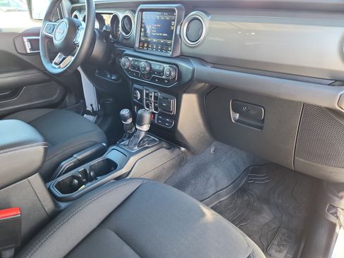 Used 2022 Jeep Wrangler Unlimited Sahara w/ Cold Weather Group image 14