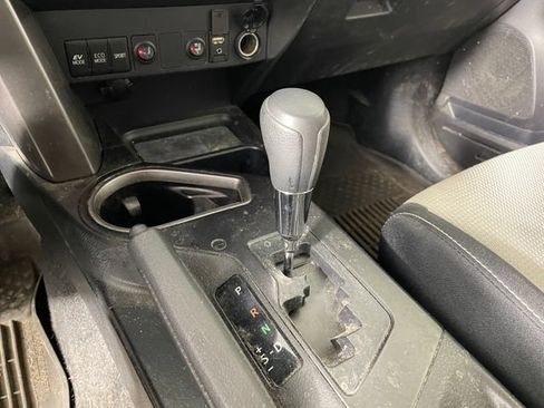 Used 2018 Toyota RAV4 LE AWD/4WD image 8