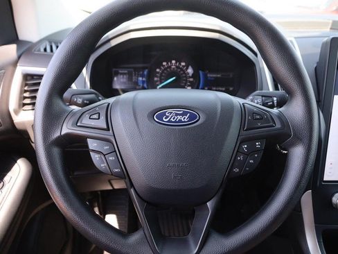 Used 2024 Ford Edge SE AWD/4WD image 9