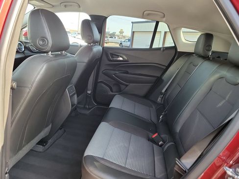 Used 2025 Chevrolet Trax LT FWD image 13