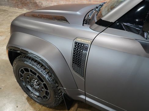 Used 2025 Land Rover Defender 110 image 35