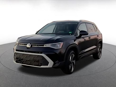 Used 2025 Volkswagen Taos SE image 7