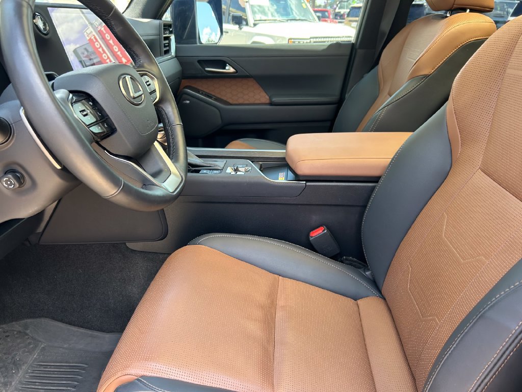 Used 2024 Lexus GX 550 w/ Accessory Package (Z1) AWD/4WD image 11