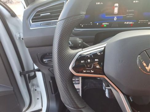 Used 2023 Volkswagen Tiguan SE R-Line image 73