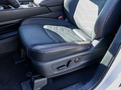 Used 2025 Nissan Pathfinder Platinum w/ Cargo Package image 19