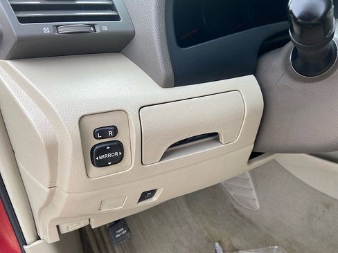 Used 2011 Toyota Camry XLE w/ XLE Extra-Value Pkg #2 image 10