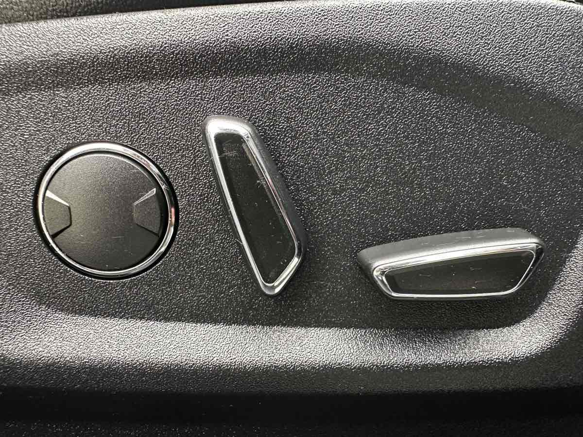 Used 2018 Ford Edge Titanium AWD/4WD image 29