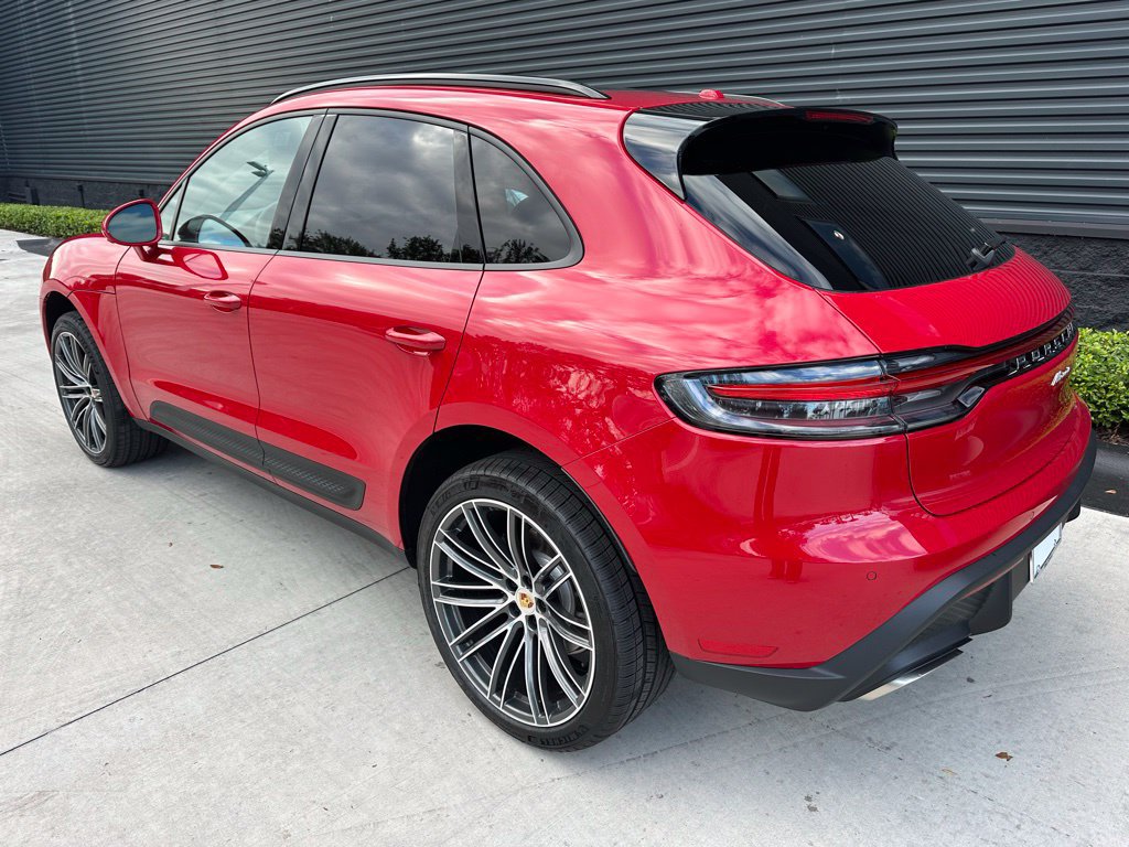 Certified 2026 Porsche Macan AWD/4WD image 3