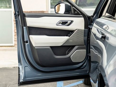 Used 2018 Land Rover Range Rover Velar S image 12