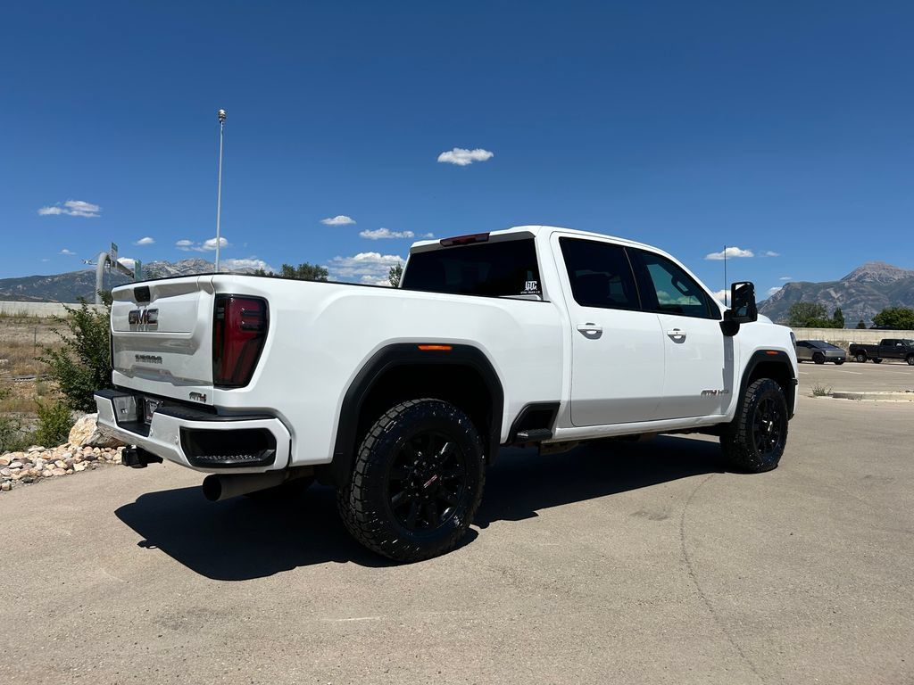 Used 2025 GMC Sierra 2500 AT4 AWD/4WD image 4