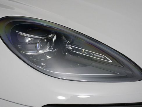 Certified 2025 Porsche Macan image 28