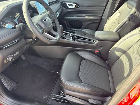 New 2026 Jeep Compass Latitude image 9