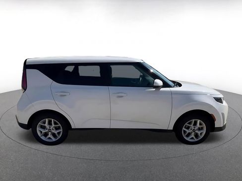 Used 2025 Kia Soul LX w/ LX Technology Package FWD image 16