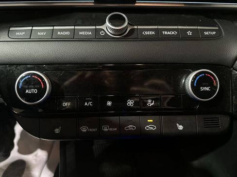 Used 2024 Hyundai Elantra Limited image 17