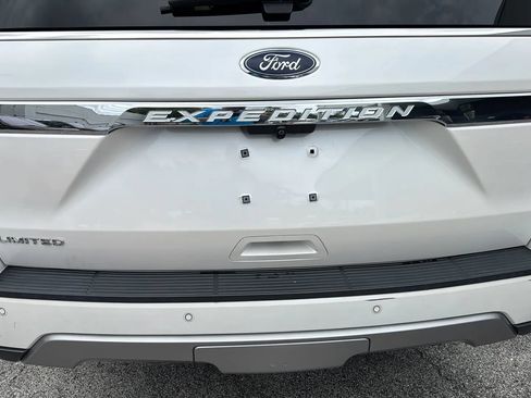 Used 2018 Ford Expedition Limited w/ Equipment Group 302A AWD/4WD image 44