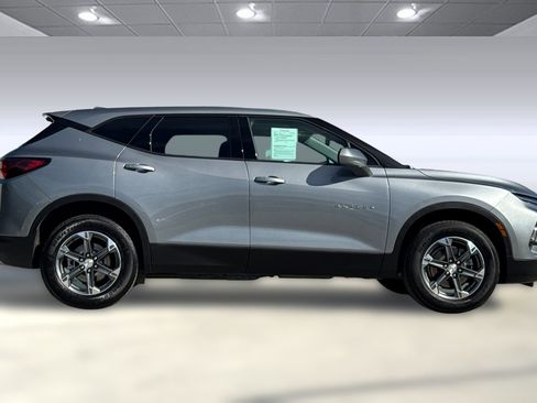 Used 2025 Chevrolet Blazer LT image 2
