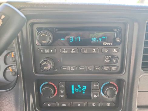 Used 2003 Chevrolet Silverado 2500 LS image 29